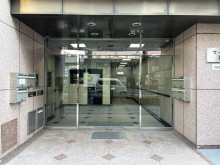 オフィスビル出入口