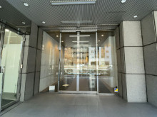 オフィスビル出入口