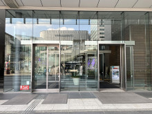 オフィスビル出入口