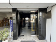 オフィスビル出入口