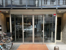 オフィスビル出入口
