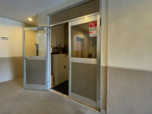 オフィスビル出入口