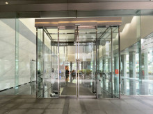 オフィスビル出入口