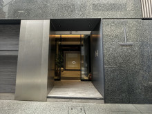 オフィスビル出入口