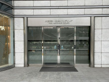 オフィスビル出入口