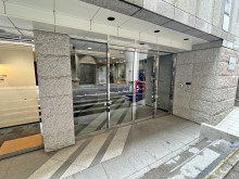 オフィスビル出入口