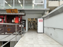 オフィスビル出入口