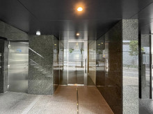 オフィスビル出入口