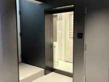 オフィスビル出入口