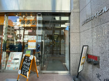 オフィスビル出入口