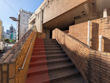 エントランスへの階段