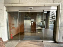 オフィスビル出入口