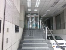 オフィスビル出入口