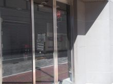 オフィスビル出入口