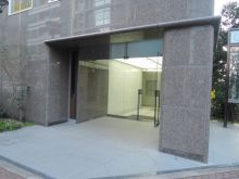 オフィスビル出入口