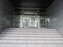 オフィスビル出入口