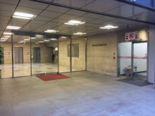 オフィスビル出入口