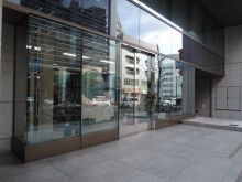 オフィスビル出入口