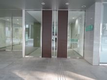 オフィスビル出入口