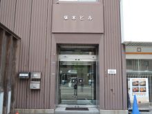 オフィスビル出入口