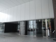 オフィスビル出入口