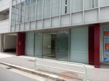 オフィスビル出入口