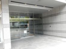 オフィスビル出入口