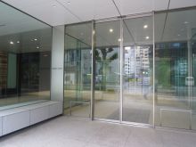 オフィスビル出入口