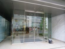 オフィスビル出入口