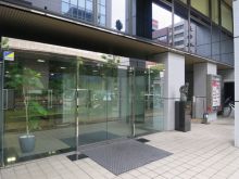 オフィスビル出入口