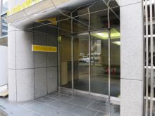 オフィスビル出入口