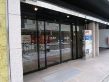 オフィスビル出入口