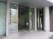 オフィスビル出入口