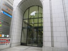 オフィスビル出入口