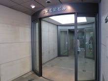 オフィスビル出入口