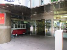 オフィスビル出入口