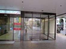 オフィスビル出入口