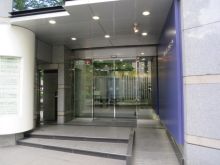 オフィスビル出入口