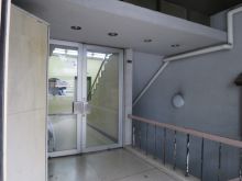 オフィスビル出入口