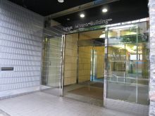 オフィスビル出入口