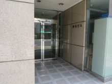 オフィスビル出入口