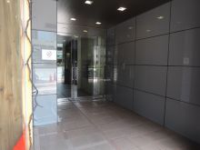 オフィスビル出入口