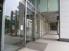 オフィスビル出入口