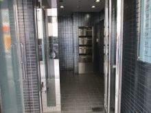 オフィスビル出入口