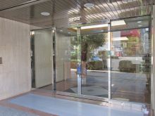 オフィスビル出入口