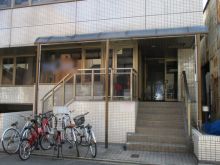 オフィスビル出入口