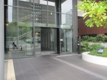 オフィスビル出入口