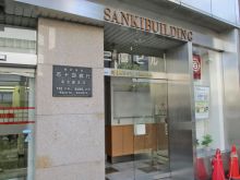 オフィスビル出入口