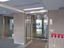 オフィスビル出入口