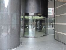 オフィスビル出入口